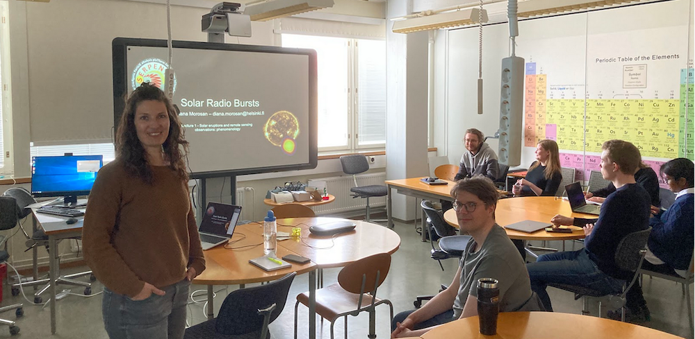 The picture shows Dr Nina Dresing and a few students in a class room